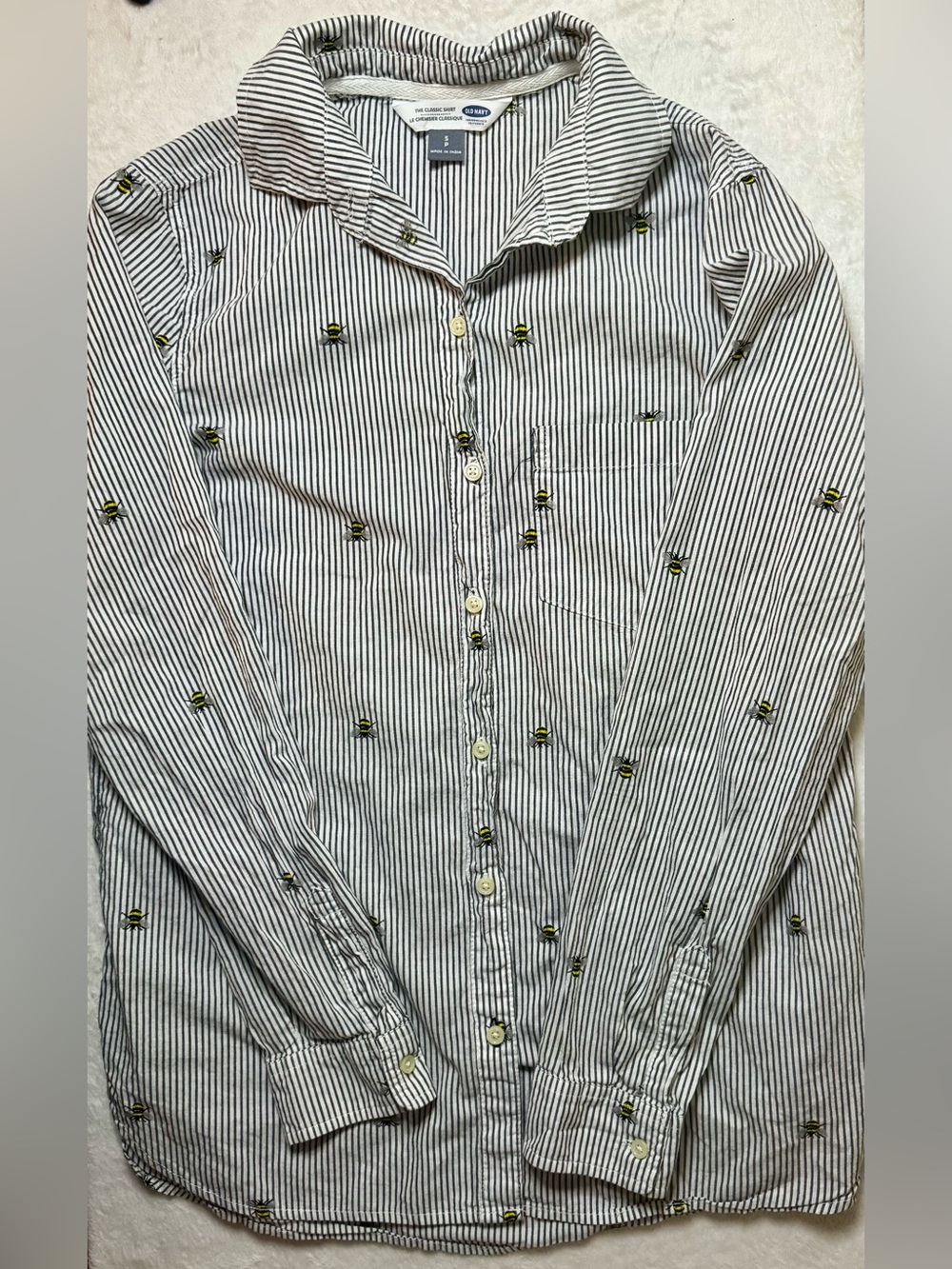 Old Navy Grey-and-White Striped Button-Up Shirt with Bee Embroidery Size small p